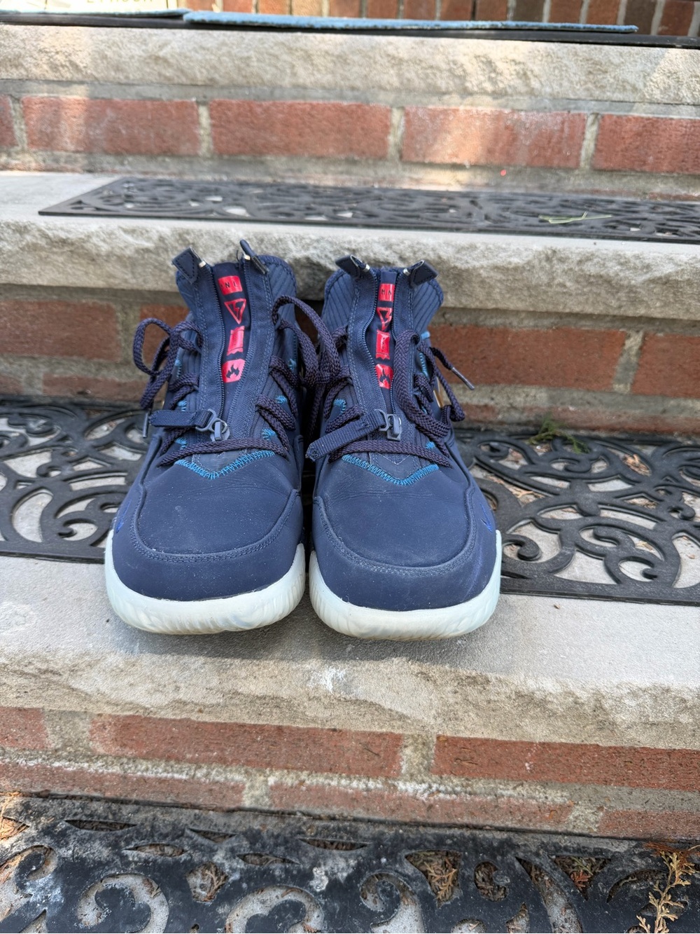 Nike Men’s LeBron 16 low Titan Agimat - Picture 2 of 4